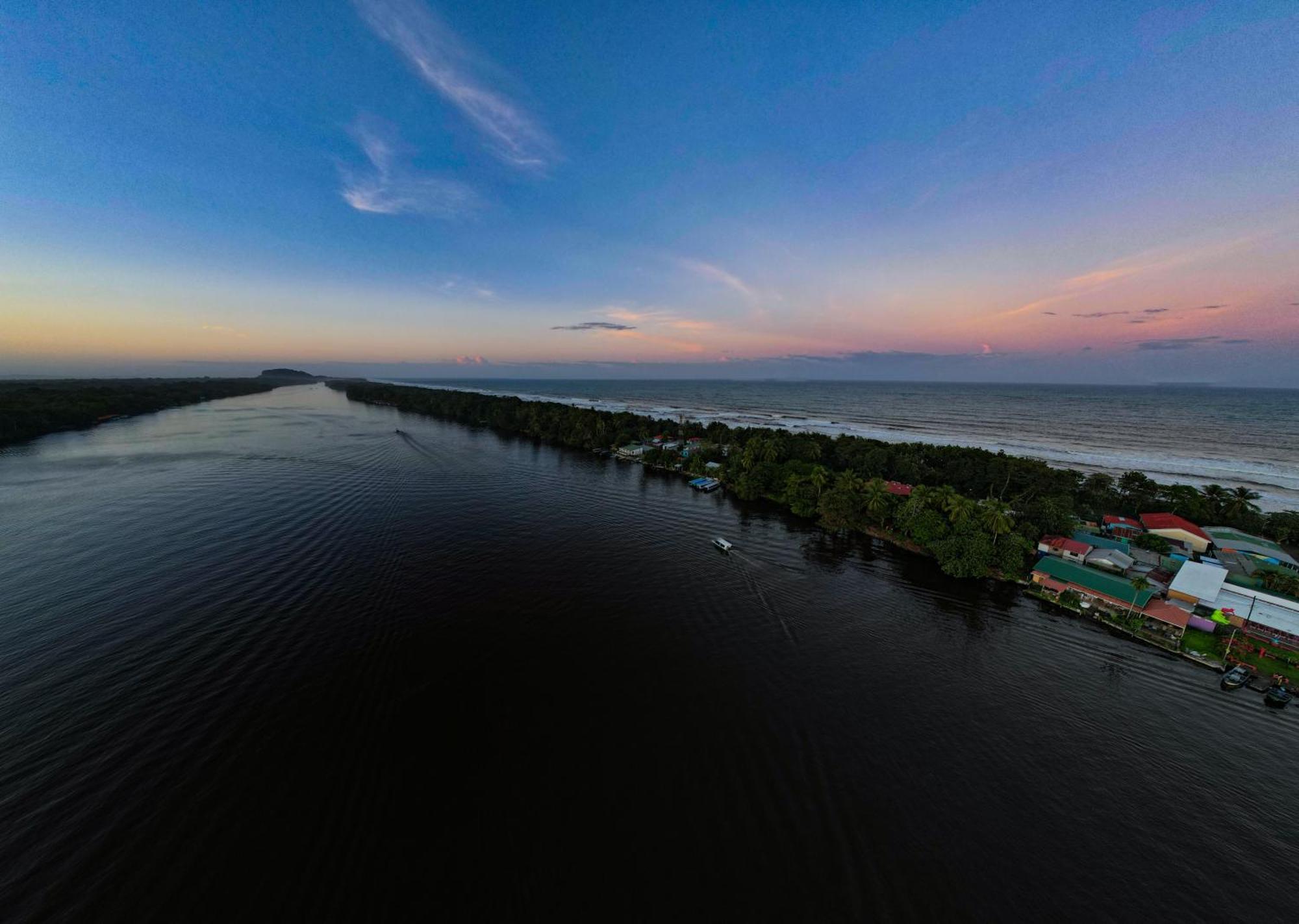 Tortuguero7 Lake View Exterior photo